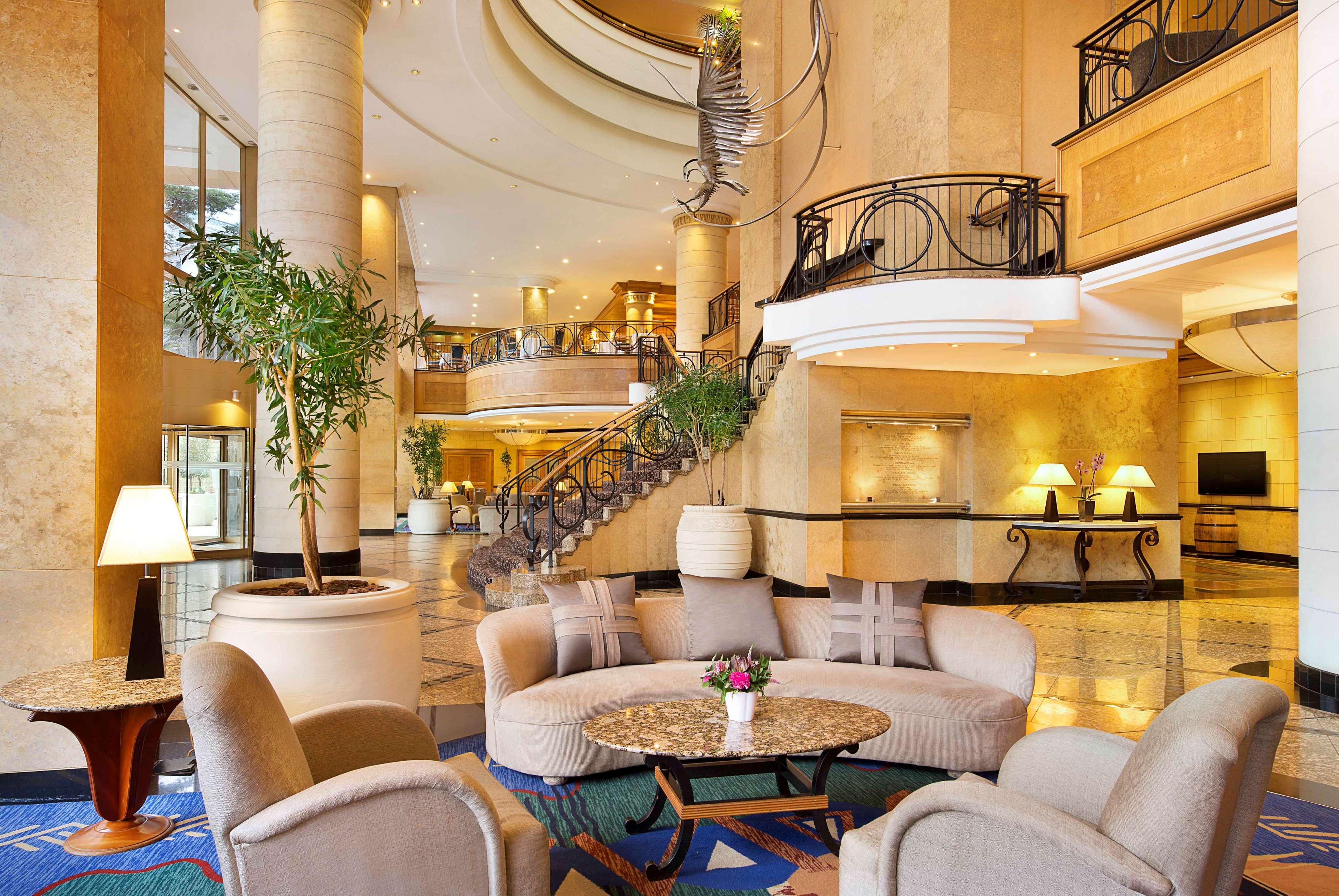 Nh Johannesburg Sandton Ngoại thất bức ảnh Lobby
