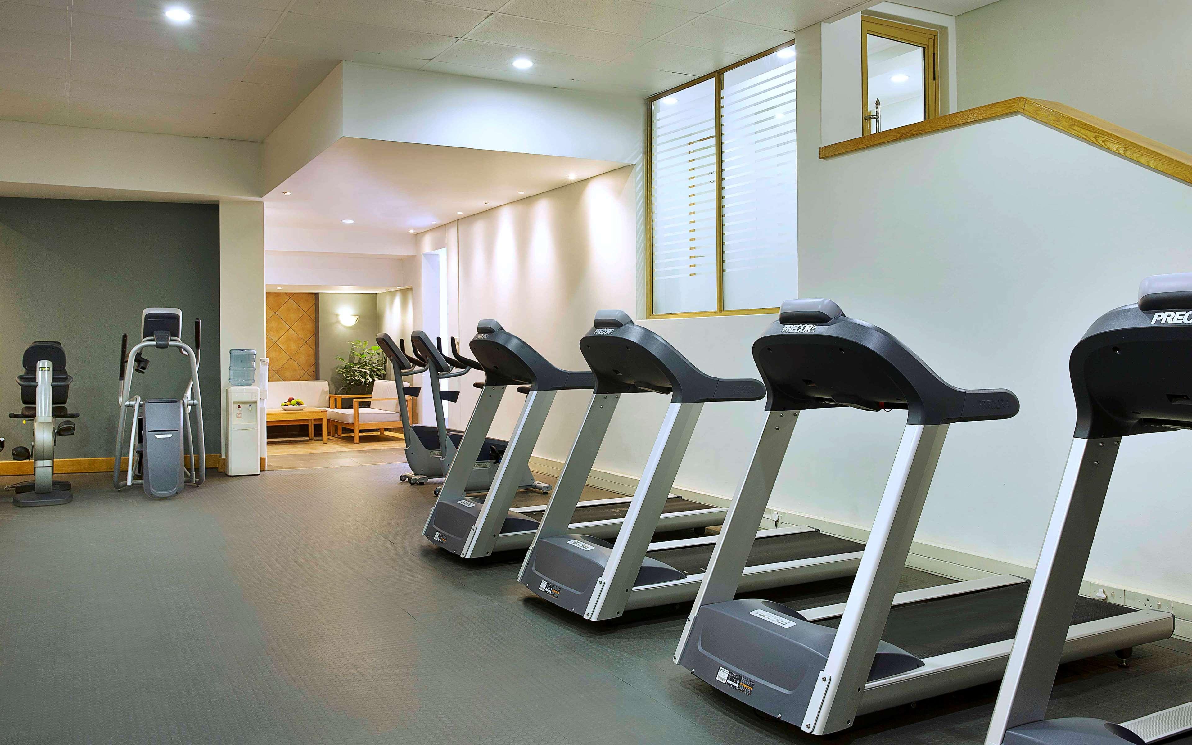 Nh Johannesburg Sandton Ngoại thất bức ảnh A row of treadmills