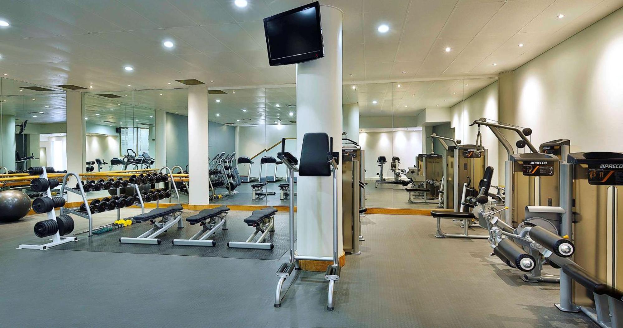 Nh Johannesburg Sandton Ngoại thất bức ảnh The gym at the hotel